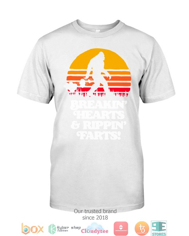 Sasquatch-Breakin-Hearts-And-Rippin-Farts-Bigfoot-Sun-Shirt-Hoodie-2